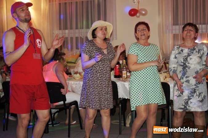 Zdjęcie w galerii na portalu naszwodzislaw.com: Gogołowskie KGW pożegnało karnawał podczas Babskiego Combra wiadomości z regionu