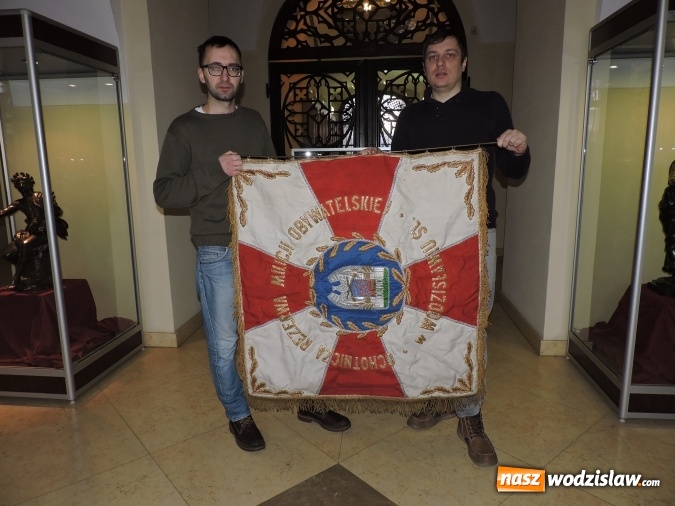 Zdjęcie w galerii na portalu naszwodzislaw.com: Sztandar Ochotniczej Rezerwy Milicji Obywatelskiej trafił do wodzisławskiego Muzeum  wiadomości z regionu