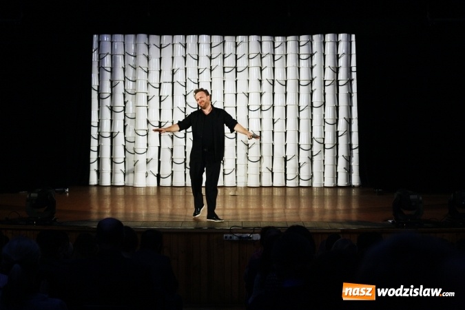 Zdjęcie w galerii na portalu naszwodzislaw.com: Arciuch, Kasprzykowski i Opania na walentynki w WCK wiadomości z regionu