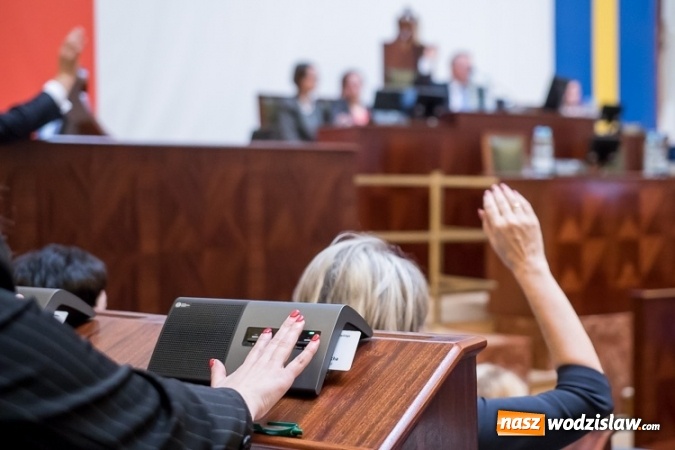 Zdjęcie w galerii na portalu naszwodzislaw.com: Sejmik w Katowicach przeciwko podziałowi województwa śląskiego wiadomości z regionu