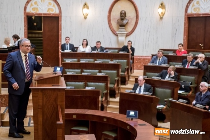 Zdjęcie w galerii na portalu naszwodzislaw.com: Sejmik w Katowicach przeciwko podziałowi województwa śląskiego wiadomości z regionu
