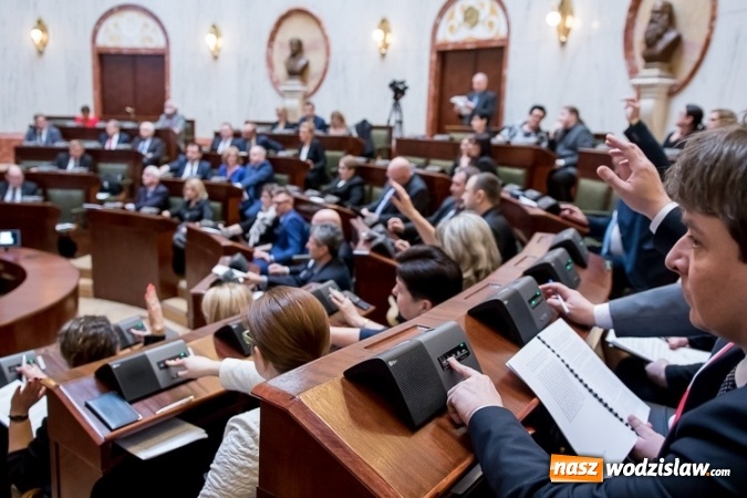 Zdjęcie w galerii na portalu naszwodzislaw.com: Sejmik w Katowicach przeciwko podziałowi województwa śląskiego wiadomości z regionu
