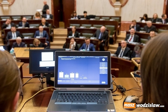 Zdjęcie w galerii na portalu naszwodzislaw.com: Sejmik w Katowicach przeciwko podziałowi województwa śląskiego wiadomości z regionu