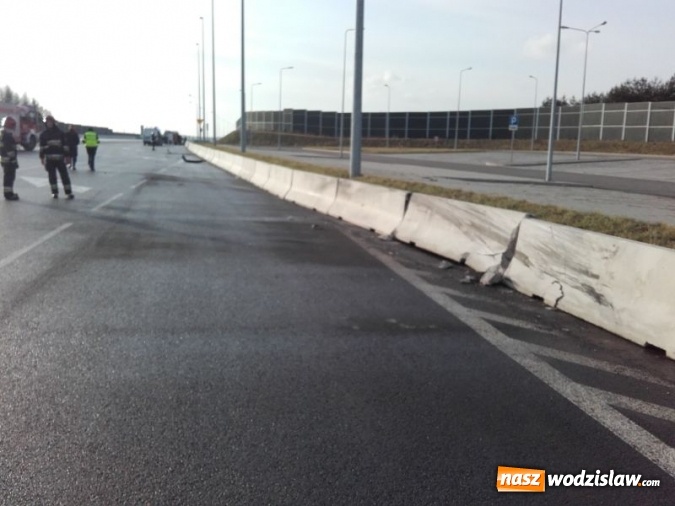 Zdjęcie w galerii na portalu naszwodzislaw.com: Wodzisławscy strażacy minionego weekendu mieli pełne ręce roboty. Doszło do wypadku na A1 oraz zderzenia pojazdów w Mszanie wiadomości z regionu