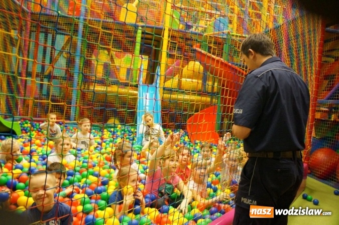 Zdjęcie w galerii na portalu naszwodzislaw.com: Bezpieczne ferie. Policjanci radzą i ostrzegają  wiadomości z regionu