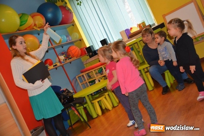 Zdjęcie w galerii na portalu naszwodzislaw.com: Maluchy wyrażały swoje uczucia wiadomości z regionu
