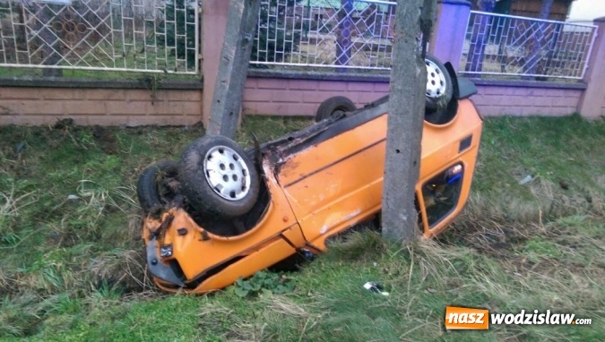 Zdjęcie w galerii na portalu naszwodzislaw.com: Dachowanie osob&oacute;wki na Kominka wiadomości z regionu