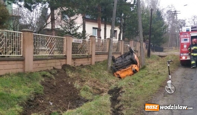 Zdjęcie w galerii na portalu naszwodzislaw.com: Dachowanie osob&oacute;wki na Kominka wiadomości z regionu