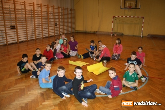 Zdjęcie w galerii na portalu naszwodzislaw.com: Sportowe nawyki z odrobiną profilaktyki, czyli ferie zimowe w SP nr 21  wiadomości z regionu