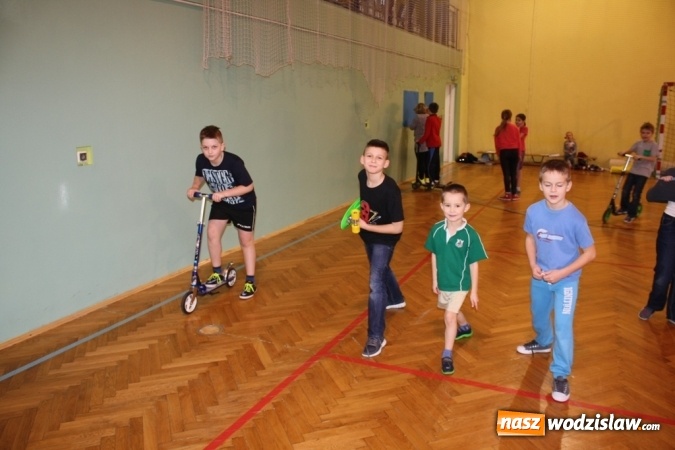 Zdjęcie w galerii na portalu naszwodzislaw.com: Sportowe nawyki z odrobiną profilaktyki, czyli ferie zimowe w SP nr 21  wiadomości z regionu