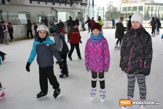 Zdjęcie w galerii na portalu naszwodzislaw.com: Sportowe nawyki z odrobiną profilaktyki, czyli ferie zimowe w SP nr 21  wiadomości z regionu