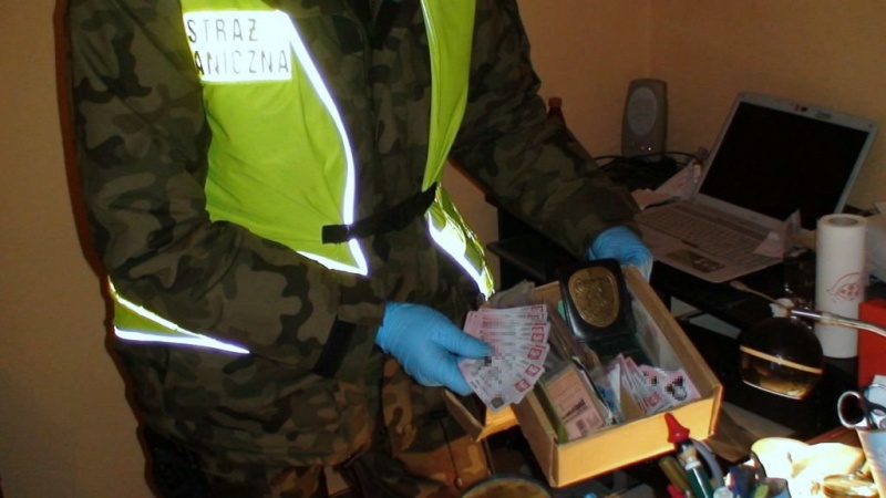 Zdjęcie w galerii na portalu naszwodzislaw.com: Straż Graniczna rozbiła gang fałszerzy wiadomości z regionu
