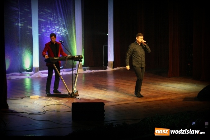 Zdjęcie w galerii na portalu naszwodzislaw.com: Zesp&oacute;ł Akcent zagrał w Pszowie wiadomości z regionu