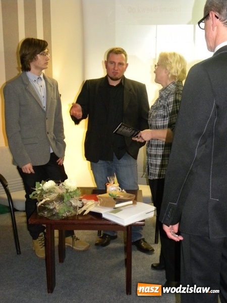 Zdjęcie w galerii na portalu naszwodzislaw.com: Wernisaż wystawy 