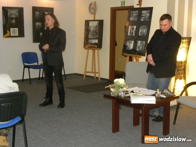 Zdjęcie w galerii na portalu naszwodzislaw.com: Wernisaż wystawy 