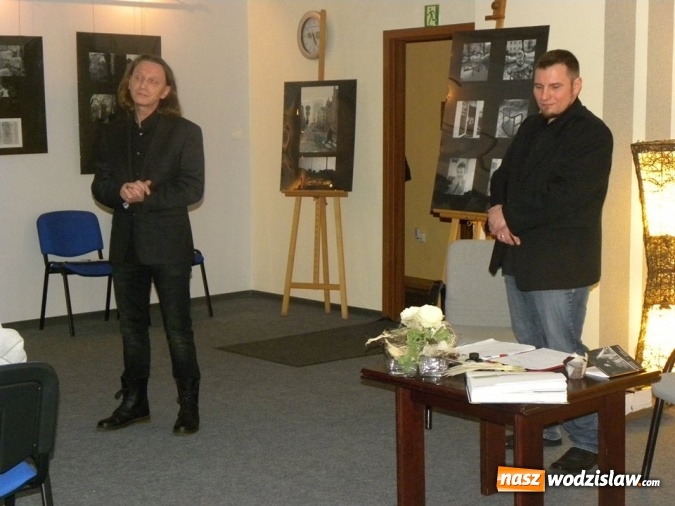 Zdjęcie w galerii na portalu naszwodzislaw.com: Wernisaż wystawy 