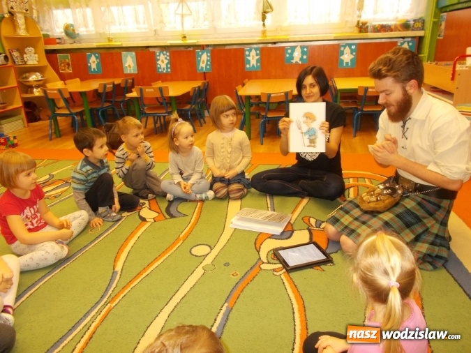 Zdjęcie w galerii na portalu naszwodzislaw.com: Rodowity Szkot zawitał do  przedszkola numer 18  wiadomości z regionu