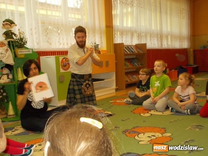 Zdjęcie w galerii na portalu naszwodzislaw.com: Rodowity Szkot zawitał do  przedszkola numer 18  wiadomości z regionu