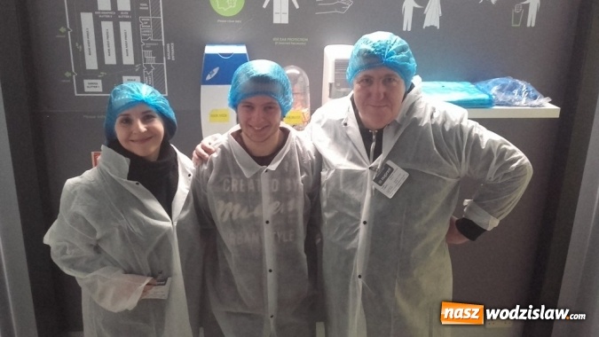 Zdjęcie w galerii na portalu naszwodzislaw.com: Uczniowie Zespół Szkół Technicznych w Wodzisławiu Śląskim pomagają bezrobotnym  wiadomości z regionu