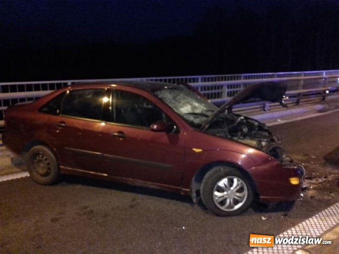 Zdjęcie w galerii na portalu naszwodzislaw.com: Wypadek na węźle autostradowym. Osobówka uderzyła w bariery ochronne  wiadomości z regionu