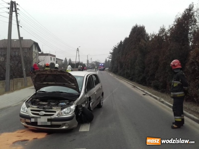 Zdjęcie w galerii na portalu naszwodzislaw.com: Skrzysz&oacute;w: Kierowca zasnął za kierownicą. O mało nie doszło do zderzenia czołowego wiadomości z regionu