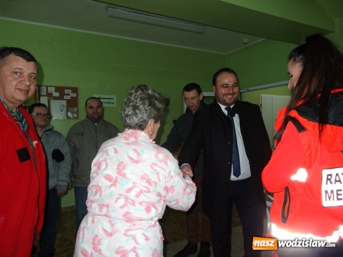 Zdjęcie w galerii na portalu naszwodzislaw.com: Na Dzień Kobiet rozdawali kwiaty  wiadomości z regionu