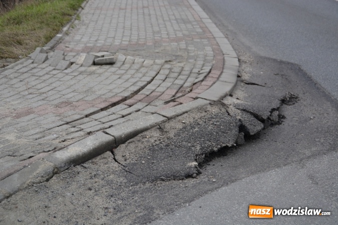 Zdjęcie w galerii na portalu naszwodzislaw.com: Utrudnienia na DW 932 w Marklowicach. Usuwane są szkody górnicze  wiadomości z regionu