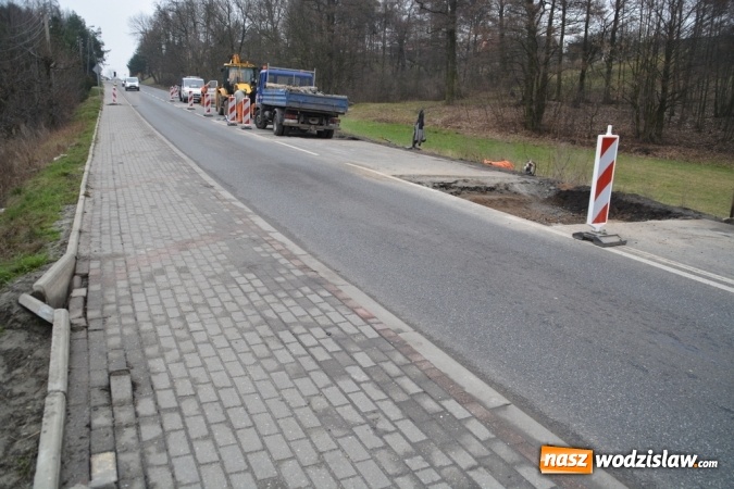 Zdjęcie w galerii na portalu naszwodzislaw.com: Utrudnienia na DW 932 w Marklowicach. Usuwane są szkody górnicze  wiadomości z regionu