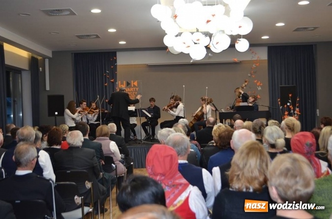 Zdjęcie w galerii na portalu naszwodzislaw.com: Uroczyste otwarcie Wiejskiego Domu Kultury w Gorzycach  wiadomości z regionu