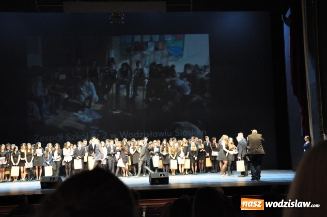 Zdjęcie w galerii na portalu naszwodzislaw.com: Gimnazjaliści z Zespołu Szkół nr 2 w Wodzisławiu Śl. finalistami Szkoły Dialogu wiadomości z regionu