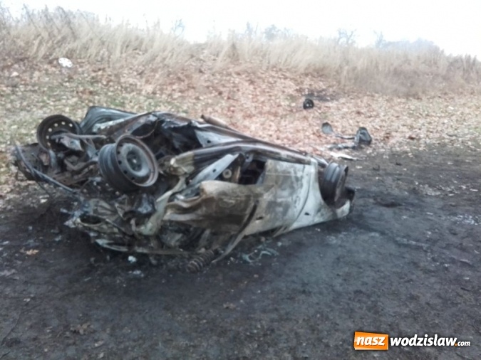 Zdjęcie w galerii na portalu naszwodzislaw.com: Pożar samochodu osobowego w Bukowie. Wybuchł zbiornik gazu wiadomości z regionu