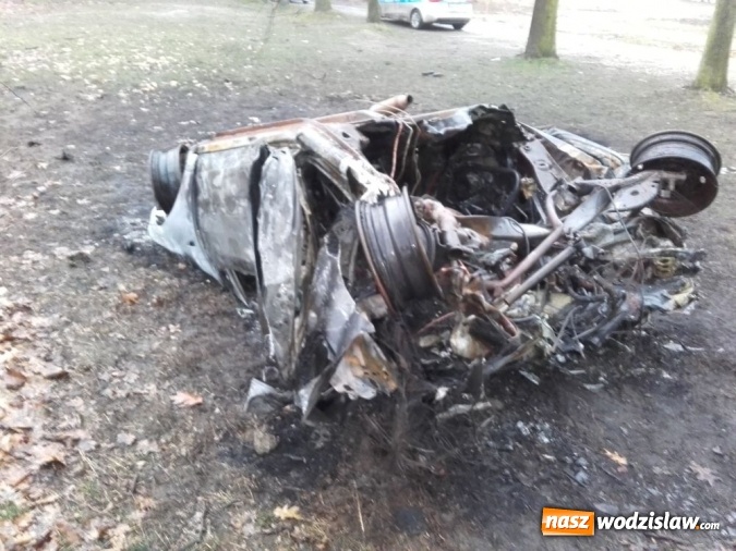 Zdjęcie w galerii na portalu naszwodzislaw.com: Pożar samochodu osobowego w Bukowie. Wybuchł zbiornik gazu wiadomości z regionu