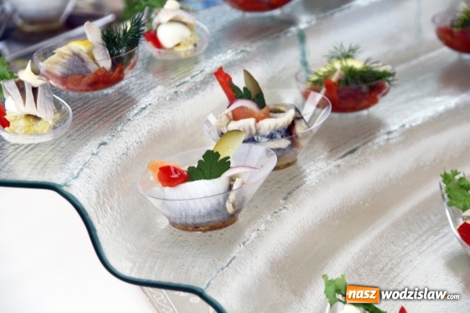 Zdjęcie w galerii na portalu naszwodzislaw.com: Święto śledzia na wodzisławskim rynku wiadomości z regionu