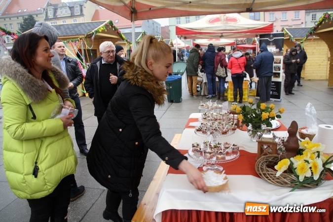 Zdjęcie w galerii na portalu naszwodzislaw.com: Święto śledzia na wodzisławskim rynku wiadomości z regionu