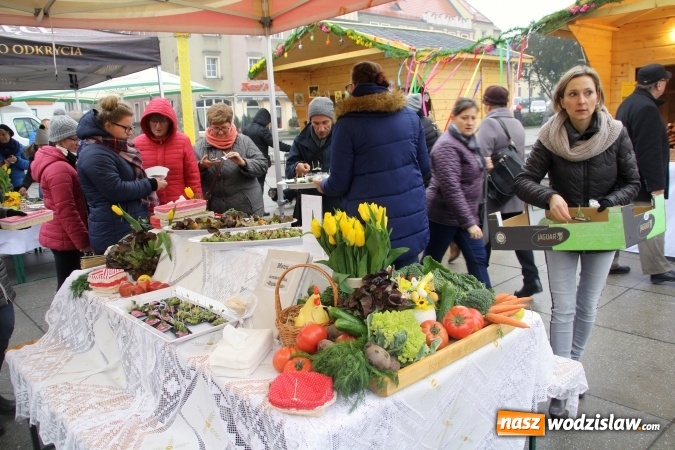 Zdjęcie w galerii na portalu naszwodzislaw.com: Święto śledzia na wodzisławskim rynku wiadomości z regionu
