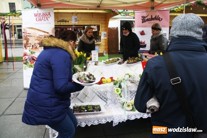 Zdjęcie w galerii na portalu naszwodzislaw.com: Święto śledzia na wodzisławskim rynku wiadomości z regionu