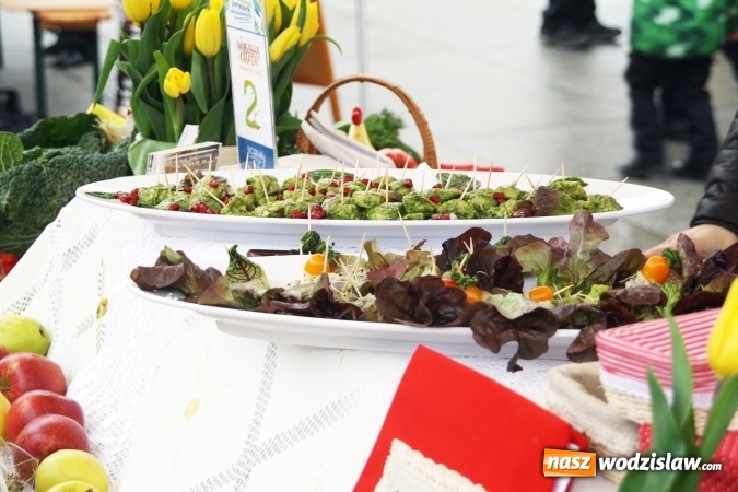 Zdjęcie w galerii na portalu naszwodzislaw.com: Święto śledzia na wodzisławskim rynku wiadomości z regionu