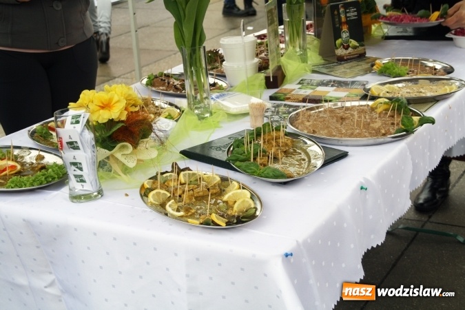 Zdjęcie w galerii na portalu naszwodzislaw.com: Święto śledzia na wodzisławskim rynku wiadomości z regionu