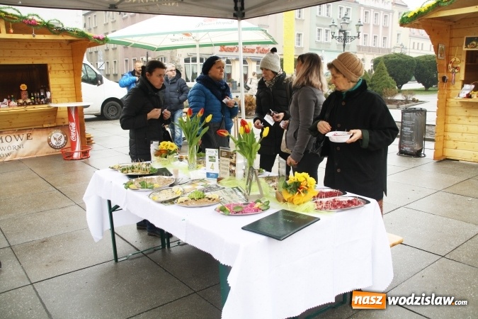 Zdjęcie w galerii na portalu naszwodzislaw.com: Święto śledzia na wodzisławskim rynku wiadomości z regionu