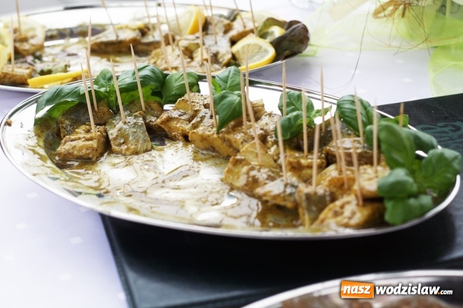 Zdjęcie w galerii na portalu naszwodzislaw.com: Święto śledzia na wodzisławskim rynku wiadomości z regionu