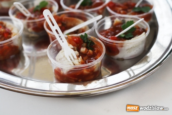 Zdjęcie w galerii na portalu naszwodzislaw.com: Święto śledzia na wodzisławskim rynku wiadomości z regionu