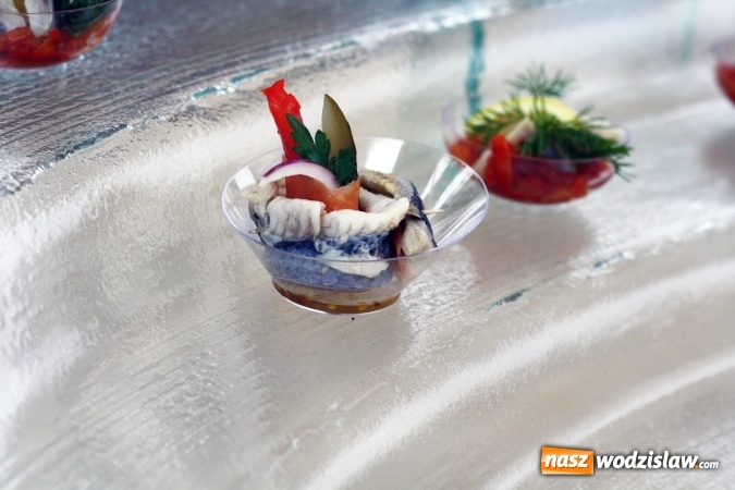 Zdjęcie w galerii na portalu naszwodzislaw.com: Święto śledzia na wodzisławskim rynku wiadomości z regionu