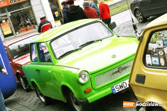 Zdjęcie w galerii na portalu naszwodzislaw.com: Rodzinne grillowanie w klimacie PRL na wodzisławskim rynku  wiadomości z regionu