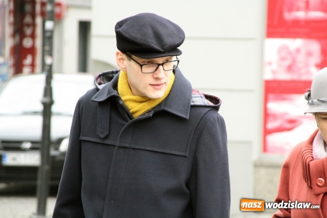 Zdjęcie w galerii na portalu naszwodzislaw.com: Rodzinne grillowanie w klimacie PRL na wodzisławskim rynku  wiadomości z regionu