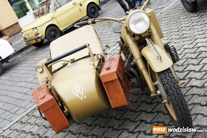 Zdjęcie w galerii na portalu naszwodzislaw.com: Rodzinne grillowanie w klimacie PRL na wodzisławskim rynku  wiadomości z regionu