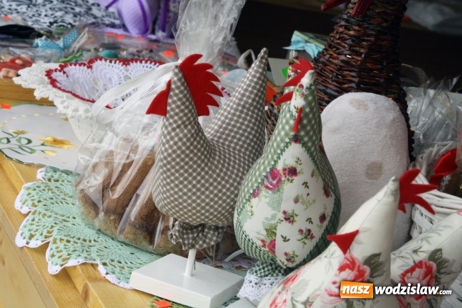 Zdjęcie w galerii na portalu naszwodzislaw.com: Rodzinne grillowanie w klimacie PRL na wodzisławskim rynku  wiadomości z regionu