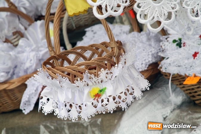 Zdjęcie w galerii na portalu naszwodzislaw.com: Rodzinne grillowanie w klimacie PRL na wodzisławskim rynku  wiadomości z regionu