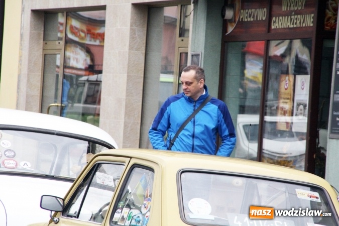 Zdjęcie w galerii na portalu naszwodzislaw.com: Rodzinne grillowanie w klimacie PRL na wodzisławskim rynku  wiadomości z regionu