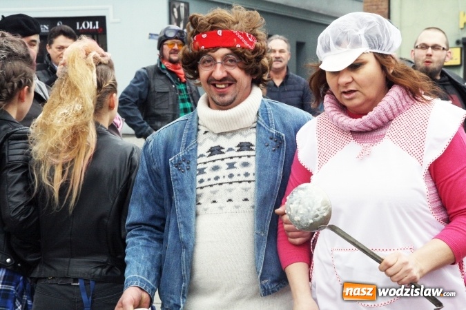 Zdjęcie w galerii na portalu naszwodzislaw.com: Rodzinne grillowanie w klimacie PRL na wodzisławskim rynku  wiadomości z regionu