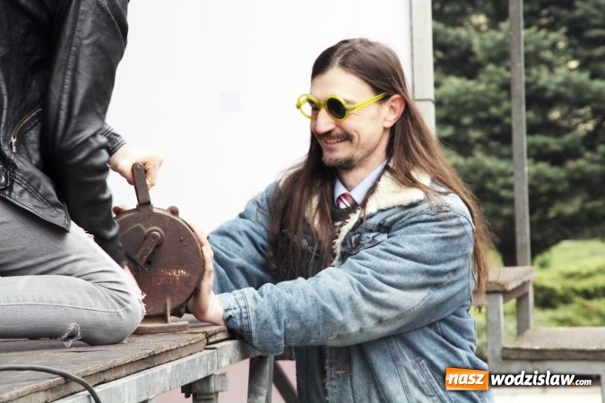 Zdjęcie w galerii na portalu naszwodzislaw.com: Rodzinne grillowanie w klimacie PRL na wodzisławskim rynku  wiadomości z regionu